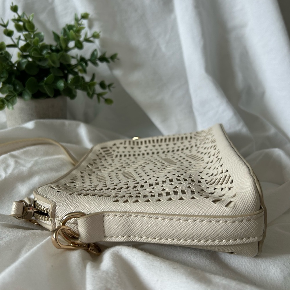 MADISON WEST | Elegant Cream Crossbody Bag - Picture 3 of 10